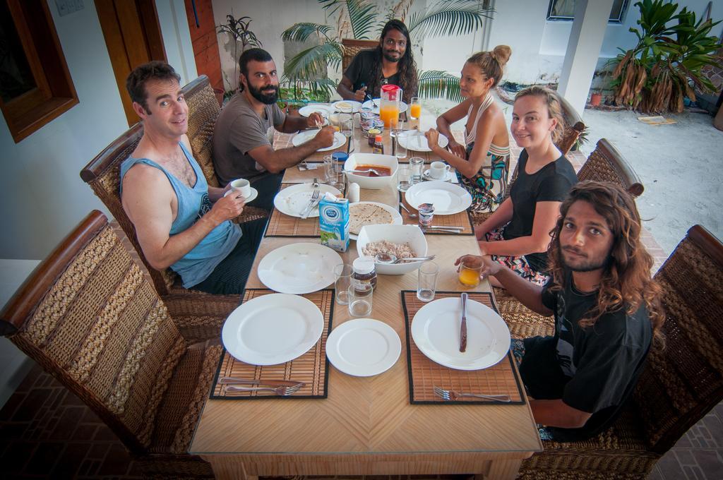 Jail Break Surf Inn Himmafushi Exterior foto