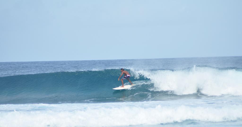 Jail Break Surf Inn Himmafushi Exterior foto